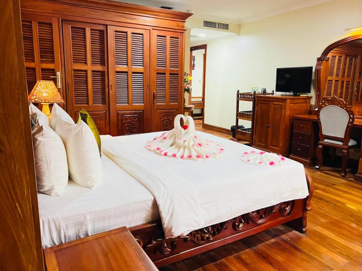 ดราก้อน รอยัล อังกอร์ Hotel เสียมราฐ ภายนอก รูปภาพ