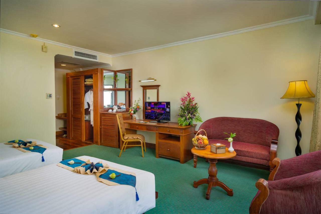 ดราก้อน รอยัล อังกอร์ Hotel เสียมราฐ ภายนอก รูปภาพ