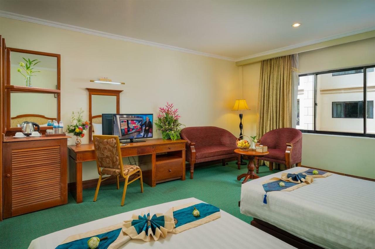 ดราก้อน รอยัล อังกอร์ Hotel เสียมราฐ ภายนอก รูปภาพ