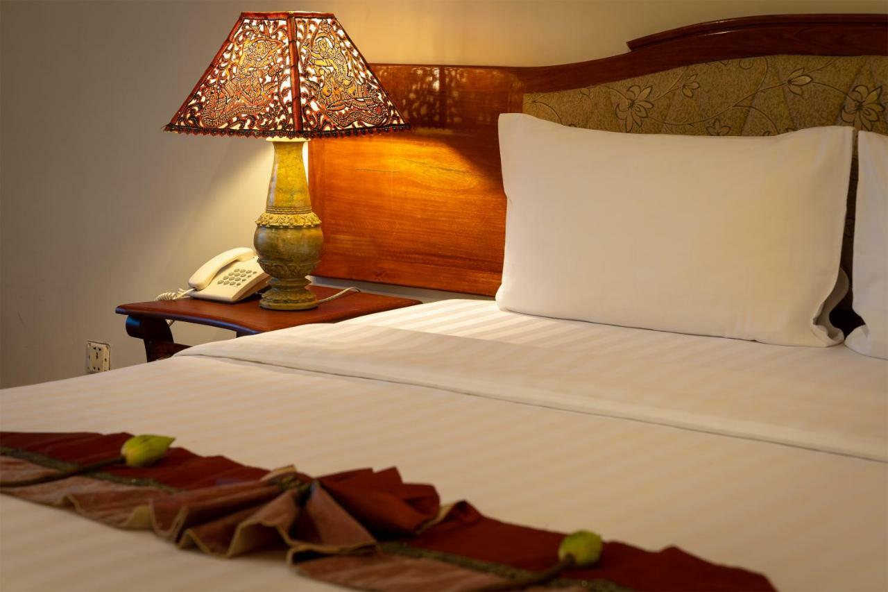 ดราก้อน รอยัล อังกอร์ Hotel เสียมราฐ ภายนอก รูปภาพ