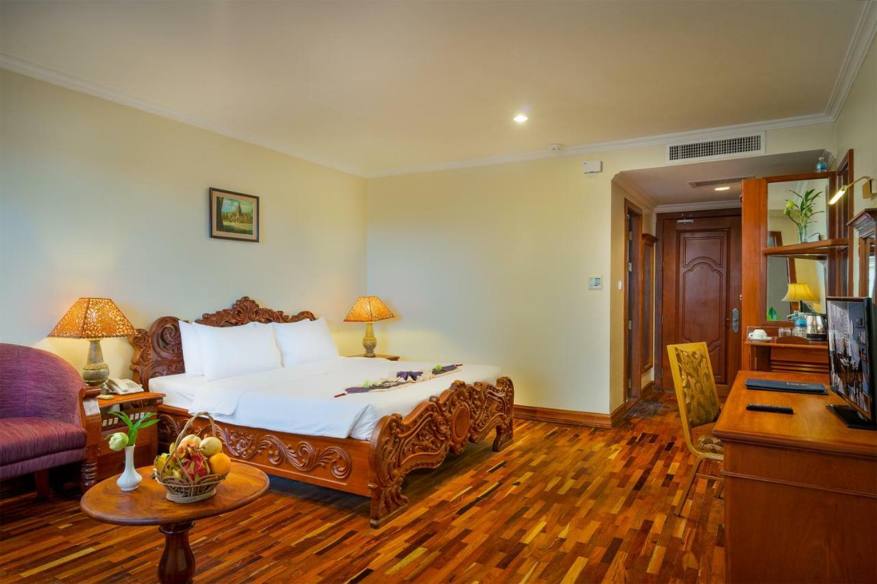 ดราก้อน รอยัล อังกอร์ Hotel เสียมราฐ ภายนอก รูปภาพ