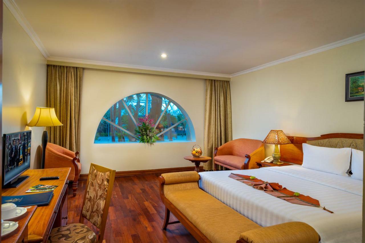 ดราก้อน รอยัล อังกอร์ Hotel เสียมราฐ ภายนอก รูปภาพ