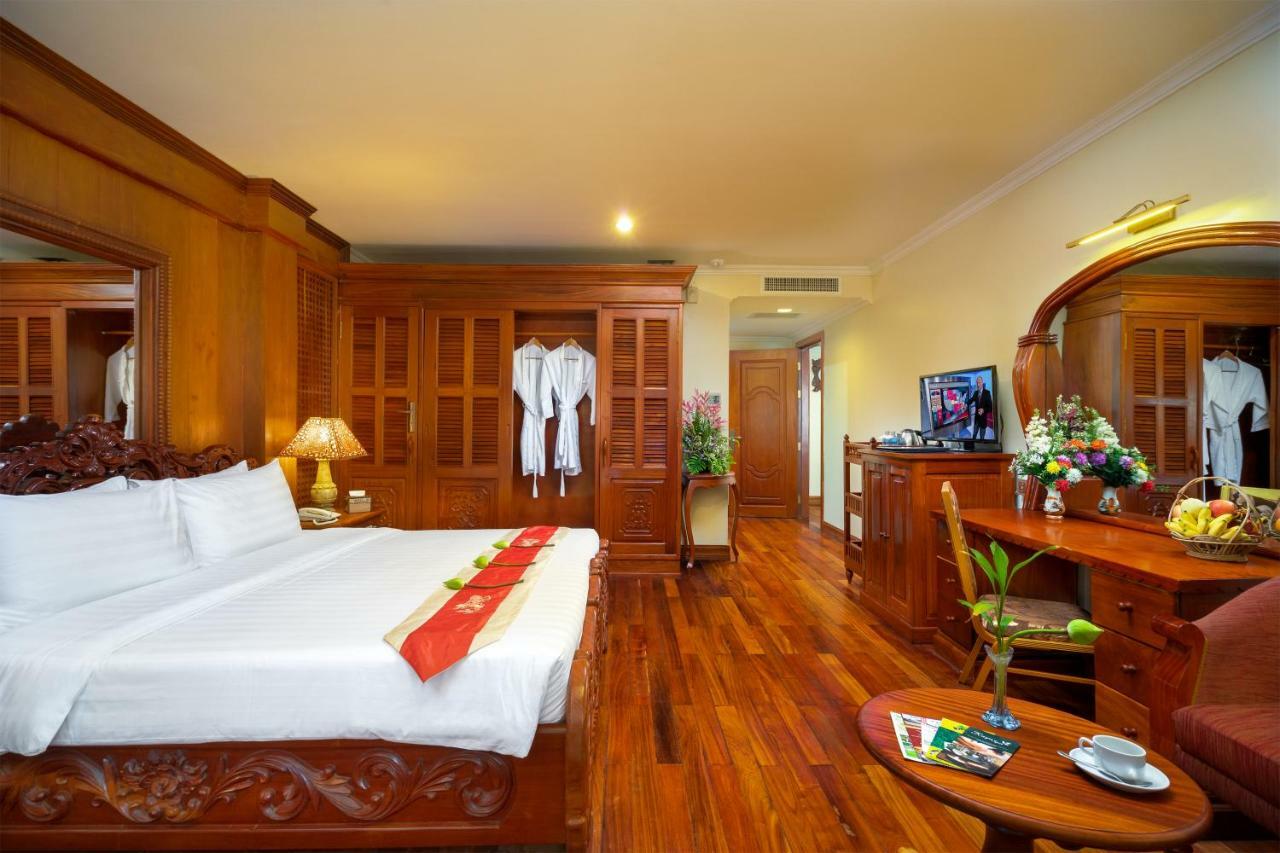 ดราก้อน รอยัล อังกอร์ Hotel เสียมราฐ ภายนอก รูปภาพ