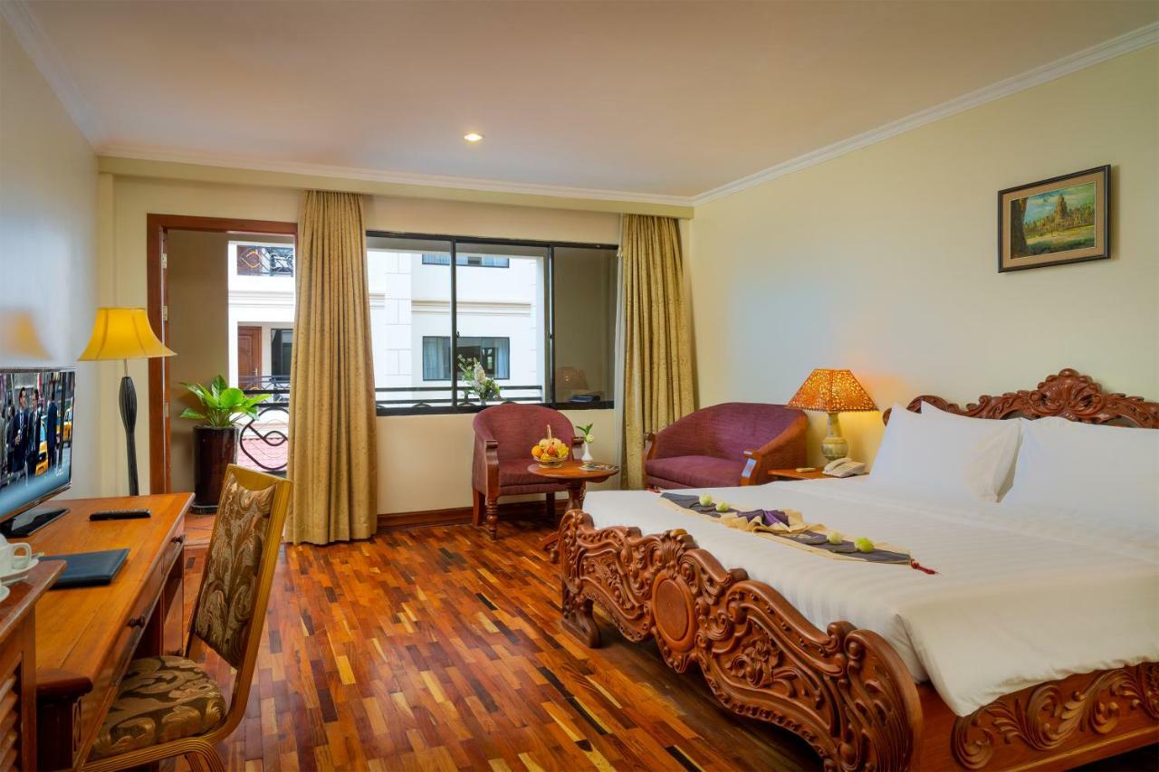 ดราก้อน รอยัล อังกอร์ Hotel เสียมราฐ ภายนอก รูปภาพ