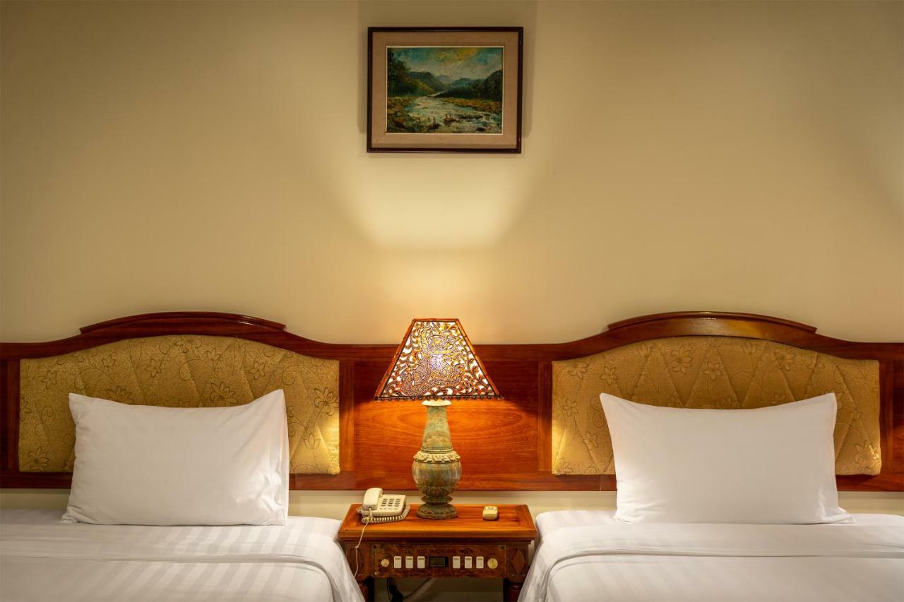 ดราก้อน รอยัล อังกอร์ Hotel เสียมราฐ ภายนอก รูปภาพ