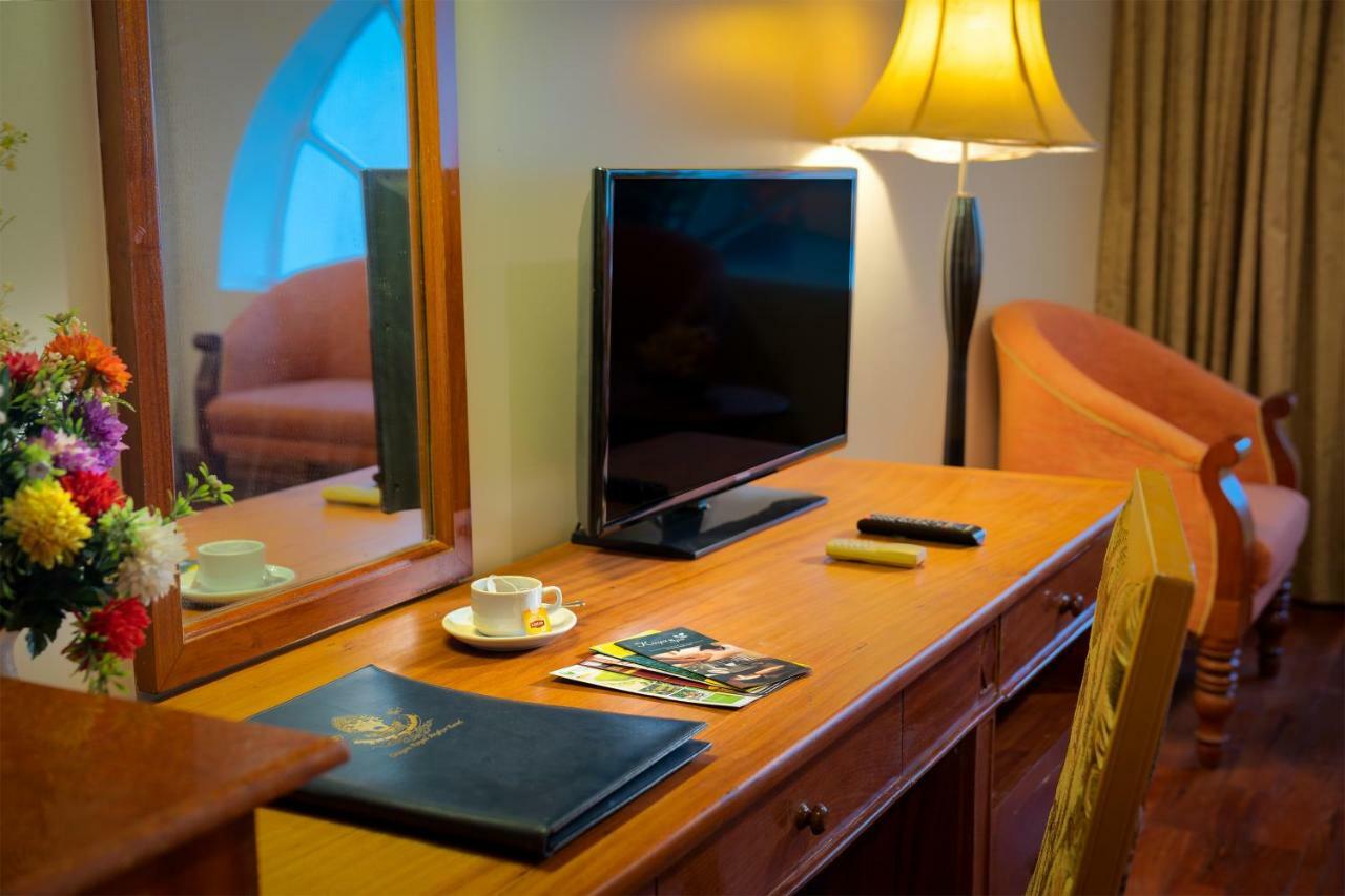ดราก้อน รอยัล อังกอร์ Hotel เสียมราฐ ภายนอก รูปภาพ
