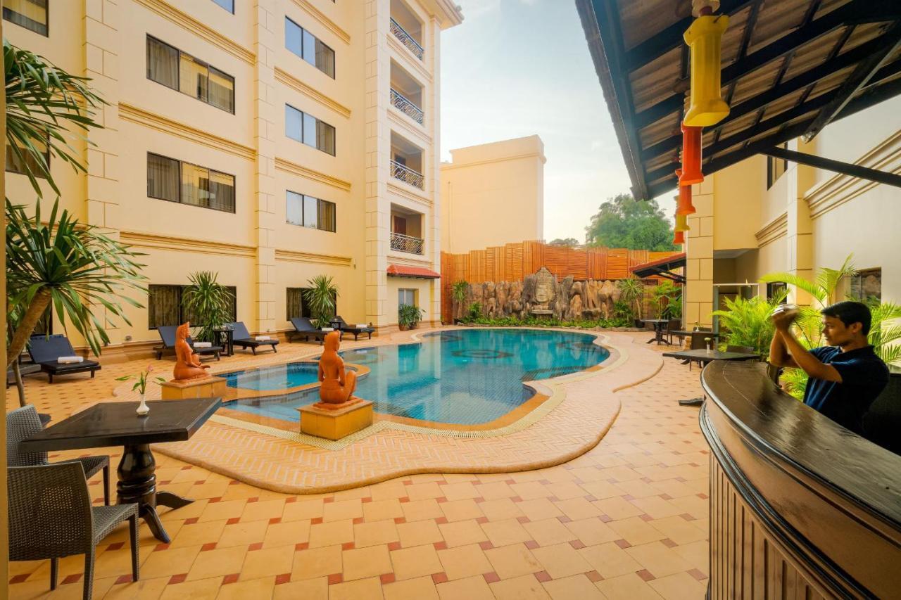 ดราก้อน รอยัล อังกอร์ Hotel เสียมราฐ ภายนอก รูปภาพ