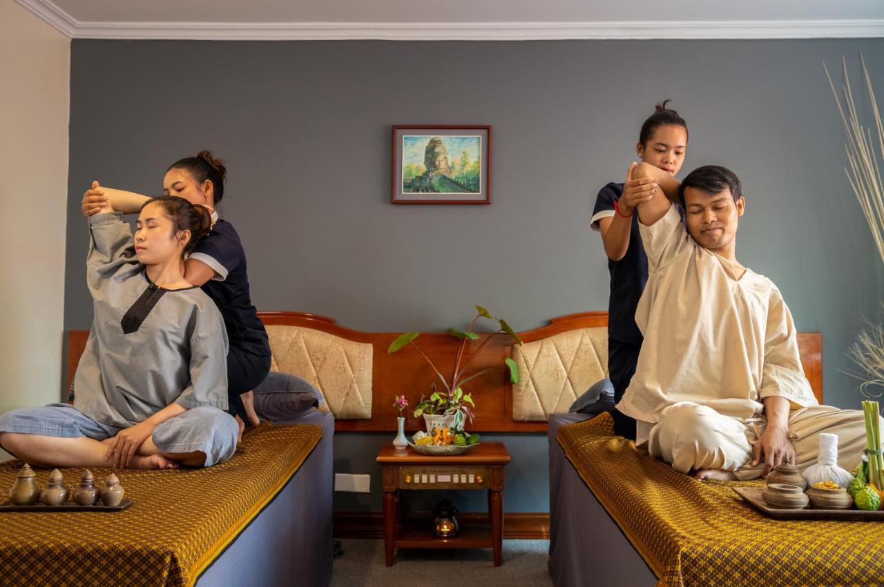 ดราก้อน รอยัล อังกอร์ Hotel เสียมราฐ ภายนอก รูปภาพ